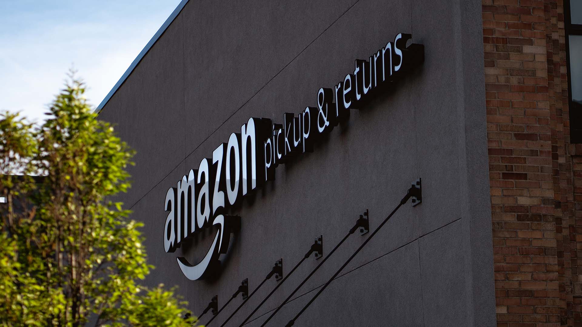 Amazon Plans To Launch Online Food Delivery Service In India To Challenge Swiggy and Zomato